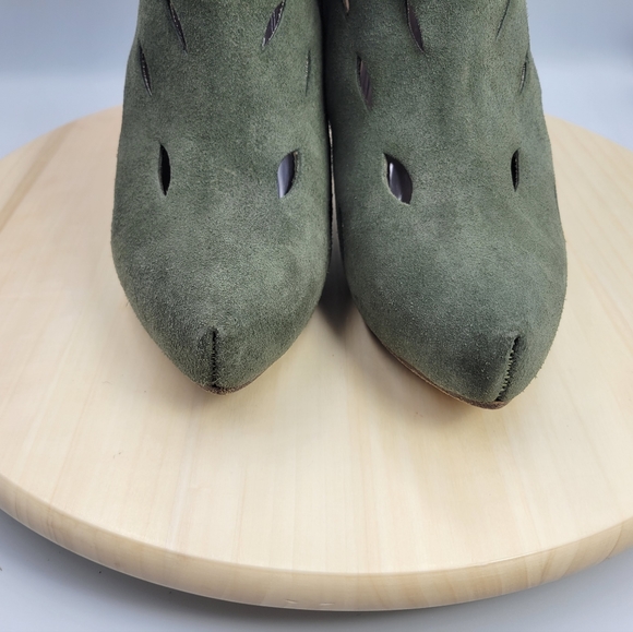 Surface to Air Perforated High Back Suede Platform Booties Womens Size EU 41 - Picture 11 of 15